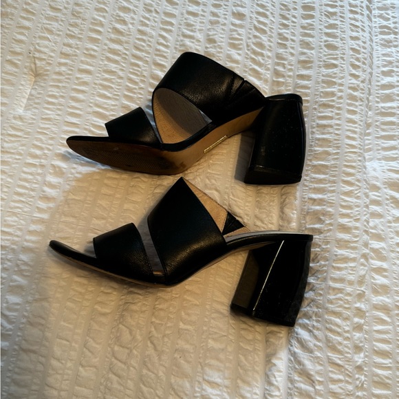 Louise Et Cie block heal sandals. - Picture 9 of 9